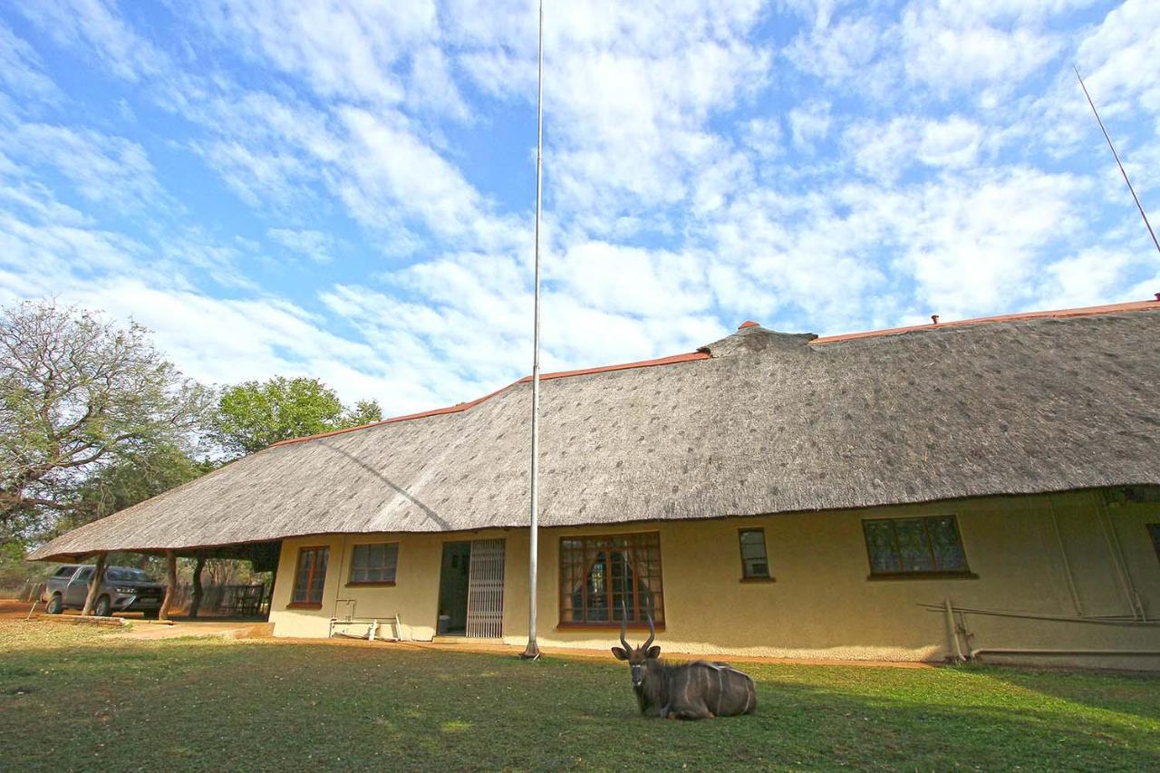 Вилла Fish Eagle Guest Farm Пхалаборва Экстерьер фото